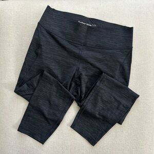 OUTDOOR VOICES: “TECH SWEAT” CAPRI LEGGINGS